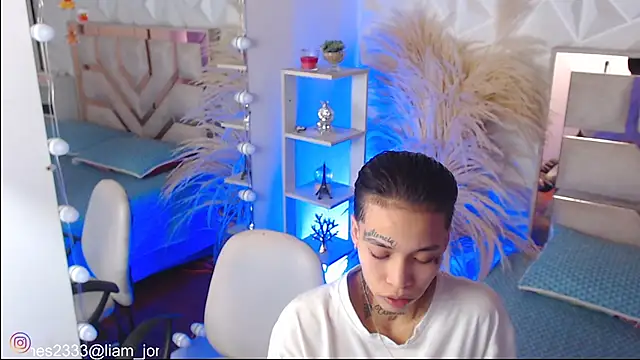 Jonesliam23 online show from November 20, 7:24 pm