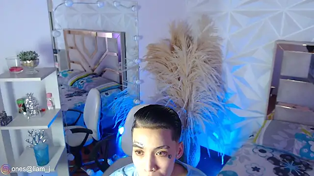 Jonesliam23 online show from March 21, 7:28 pm