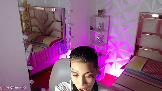 Jonesliam23 online show from April 17, 7:39 pm