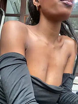 Snapshot of adaraSmiith chatting on December 12, 8:43 pm adaraSmiith online show from December 12, 8:43 pm