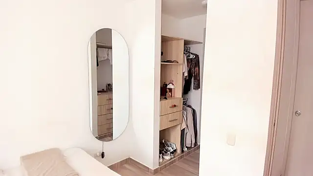 rose scottt online show from February 8, 5:49 pm