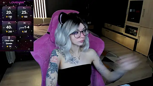 The love project online show from March 28, 11:15 pm