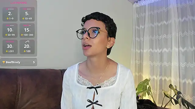 Snapshot of peyton_golden1 chatting on February 8, 7:15 am peyton golden1 online show from February 8, 7:15 am