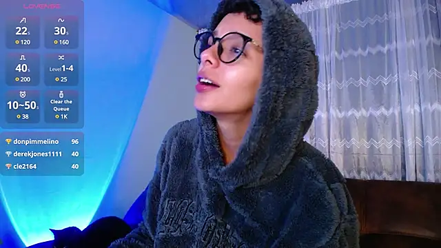 Snapshot of peyton_golden1 chatting on March 6, 7:25 am peyton golden1 online show from March 6, 7:25 am