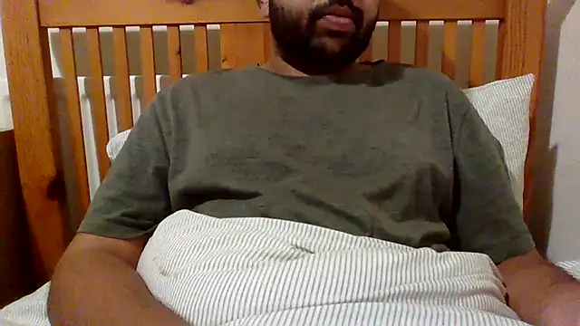 Snapshot of whoreboi98 chatting on April 19, 8:33 pm whoreboi98 online show from April 19, 8:33 pm