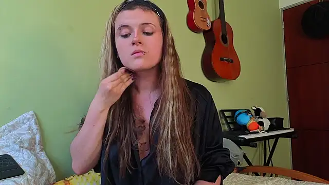 NEXT DOOR GIRL  online show from March 20, 10:25 pm