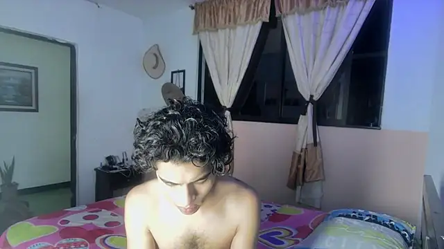 Snapshot of sweet_tippot chatting on December 29, 3:11 am sweet tippot online show from December 29, 3:11 am