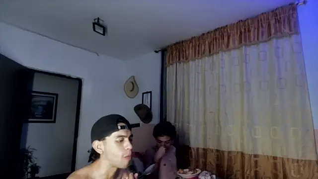 Snapshot of sweet_tippot chatting on January 30, 6:03 am sweet tippot online show from January 30, 6:03 am