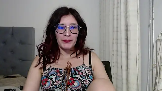 Snapshot of mariana124- chatting on January 6, 6:52 pm mariana124- online show from January 6, 6:52 pm