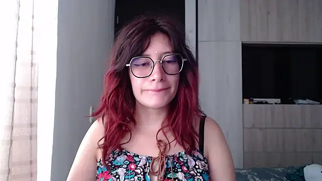 Snapshot of mariana124- chatting on February 8, 3:42 pm mariana124- online show from February 8, 3:42 pm