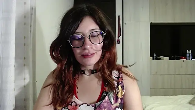 Snapshot of mariana124- chatting on March 11, 10:42 pm mariana124- online show from March 11, 10:42 pm