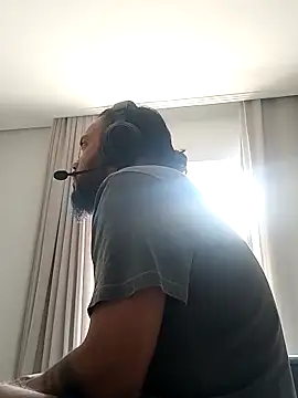 Snapshot of morenindarola chatting on February 14, 11:42 am morenindarola online show from February 14, 11:42 am