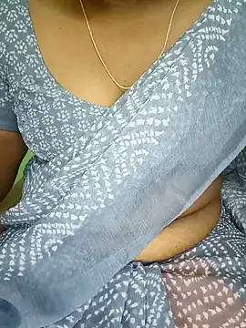 Snapshot of tamil_subha69 chatting on December 22, 1:23 am tamil subha69 online show from December 22, 1:23 am