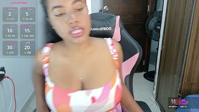 Snapshot of Abby_tits chatting on December 15, 8:25 pm Abby tits online show from December 15, 8:25 pm