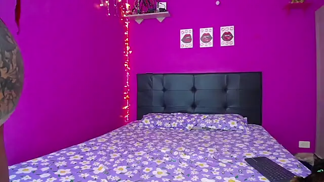 Snapshot of Zaratattoox chatting on January 20, 4:10 am Zaratattoox online show from January 20, 4:10 am