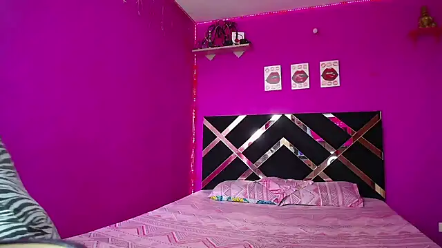 Snapshot of Zaratattoox chatting on February 6, 8:13 pm Zaratattoox online show from February 6, 8:13 pm