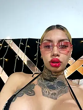 Snapshot of Zaratattoox chatting on October 9, 3:59 am Zaratattoox online show from October 9, 3:59 am