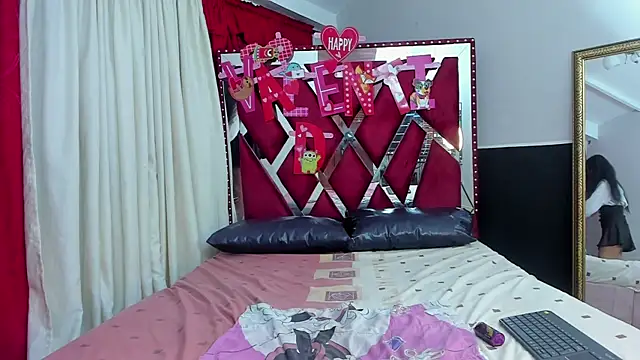 Snapshot of Megan_Whitte chatting on February 14, 6:34 am Megan Whitte online show from February 14, 6:34 am