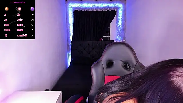 Snapshot of Mariana_Hasper_ chatting on December 13, 11:06 pm Mariana Hasper  online show from December 13, 11:06 pm