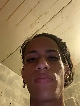 AlexaWarner online show from May 17, 11:45 pm