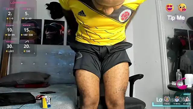 Snapshot of Hardboy_latin chatting on June 18, 4:02 am Hardboy latin online show from June 18, 4:02 am