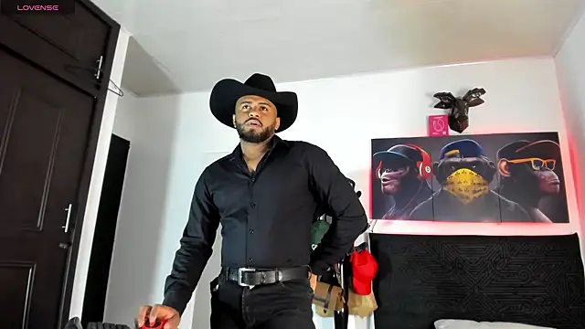 Snapshot of Hardboy_latin chatting on August 10, 12:36 am Hardboy latin online show from August 10, 12:36 am