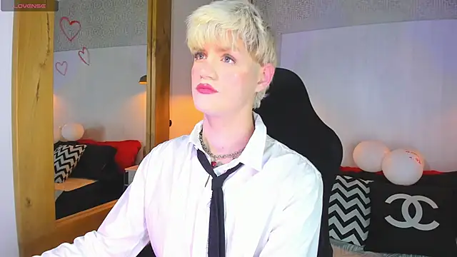 VladHellsing4 online show from February 14, 2:25 pm