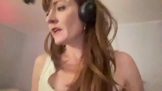 Snapshot of maythegr8ness chatting on February 4, 3:11 am maythegr8ness online show from February 4, 3:11 am