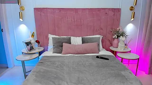 MilaVoxx online show from April 12, 4:50 am