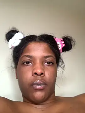 Snapshot of CaramelGoddessxoxo chatting on April 5, 8:17 pm CaramelGoddessxoxo online show from April 5, 8:17 pm