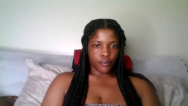 Snapshot of CaramelGoddessxoxo chatting on April 19, 3:39 am CaramelGoddessxoxo online show from April 19, 3:39 am