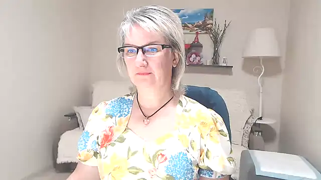 Snapshot of FleurMays chatting on June 20, 3:31 am FleurMays online show from June 20, 3:31 am