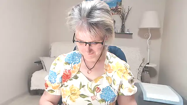 Snapshot of FleurMays chatting on June 21, 4:26 am FleurMays online show from June 21, 4:26 am