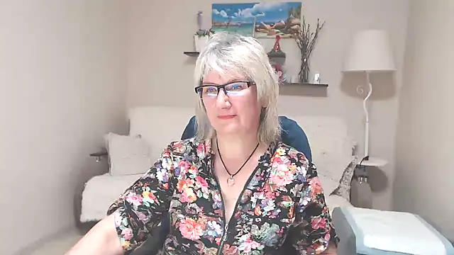 Snapshot of FleurMays chatting on June 25, 4:34 am FleurMays online show from June 25, 4:34 am