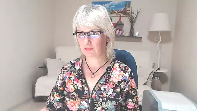 Snapshot of FleurMays chatting on June 25, 5:12 am FleurMays online show from June 25, 5:12 am