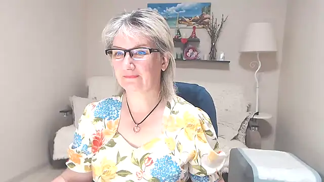 Snapshot of FleurMays chatting on June 27, 3:55 am FleurMays online show from June 27, 3:55 am
