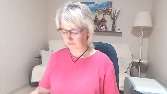 Snapshot of FleurMays chatting on June 28, 5:13 am FleurMays online show from June 28, 5:13 am