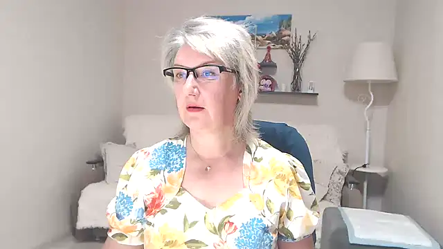 Snapshot of FleurMays chatting on July 3, 4:52 am FleurMays online show from July 3, 4:52 am