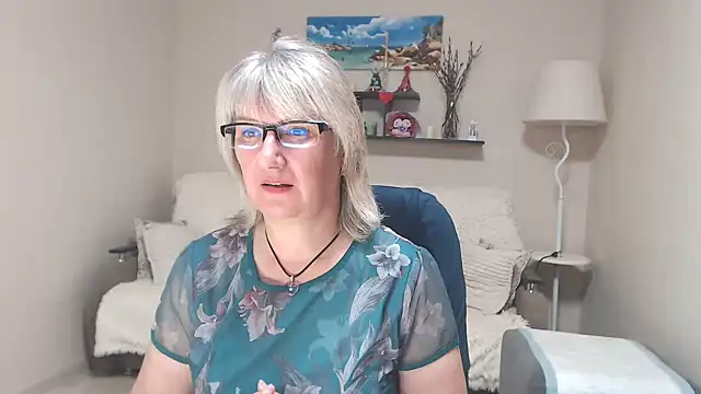 Snapshot of FleurMays chatting on July 14, 10:21 am FleurMays online show from July 14, 10:21 am