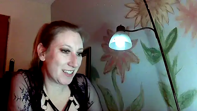 lilyhornyhousewife online show from December 29, 11:18 am