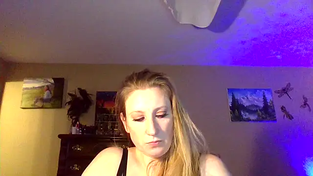 lilyhornyhousewife online show from January 13, 3:23 am