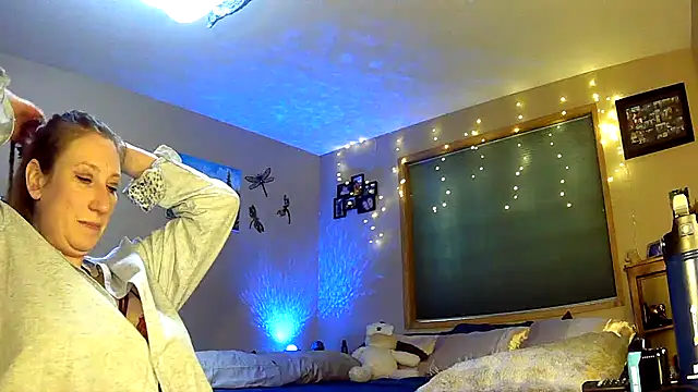 lilyhornyhousewife online show from January 21, 5:20 pm