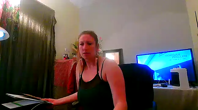 lilyhornyhousewife online show from March 18, 8:14 am