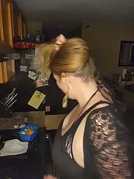 lilyhornyhousewife online show from May 24, 11:48 am