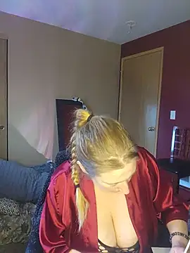 Snapshot of lilyhornyhousewife chatting on June 26, 4:00 pm lilyhornyhousewife online show from June 26, 4:00 pm