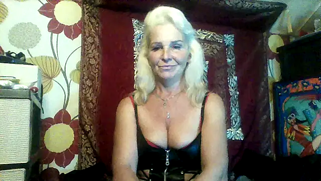 Snapshot of CassandraSandra44 chatting on November 10, 5:01 pm CassandraSandra44 online show from November 10, 5:01 pm