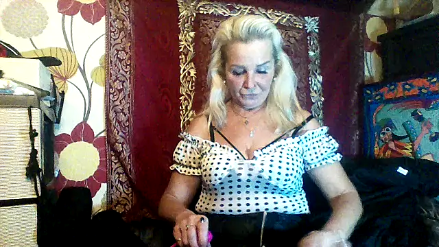 Snapshot of CassandraSandra44 chatting on December 18, 4:35 pm CassandraSandra44 online show from December 18, 4:35 pm