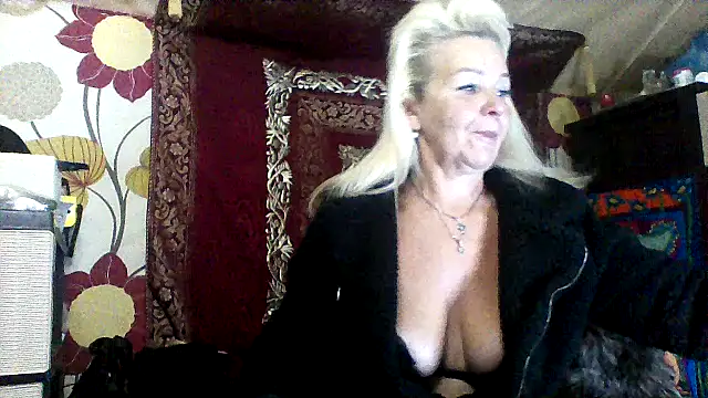 Snapshot of CassandraSandra44 chatting on December 22, 4:20 am CassandraSandra44 online show from December 22, 4:20 am