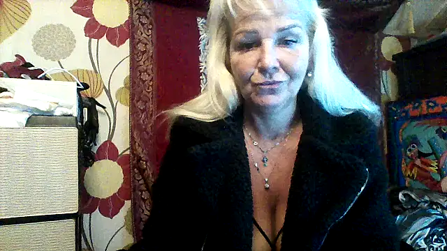 Snapshot of CassandraSandra44 chatting on February 1, 8:02 am CassandraSandra44 online show from February 1, 8:02 am