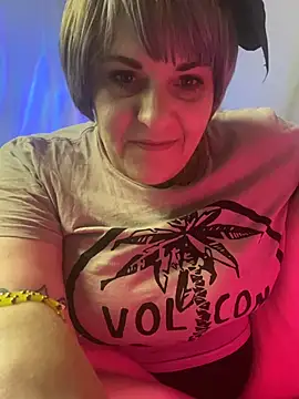Snapshot of Hunniebunnie78 chatting on June 21, 5:43 am Hunniebunnie78 online show from June 21, 5:43 am